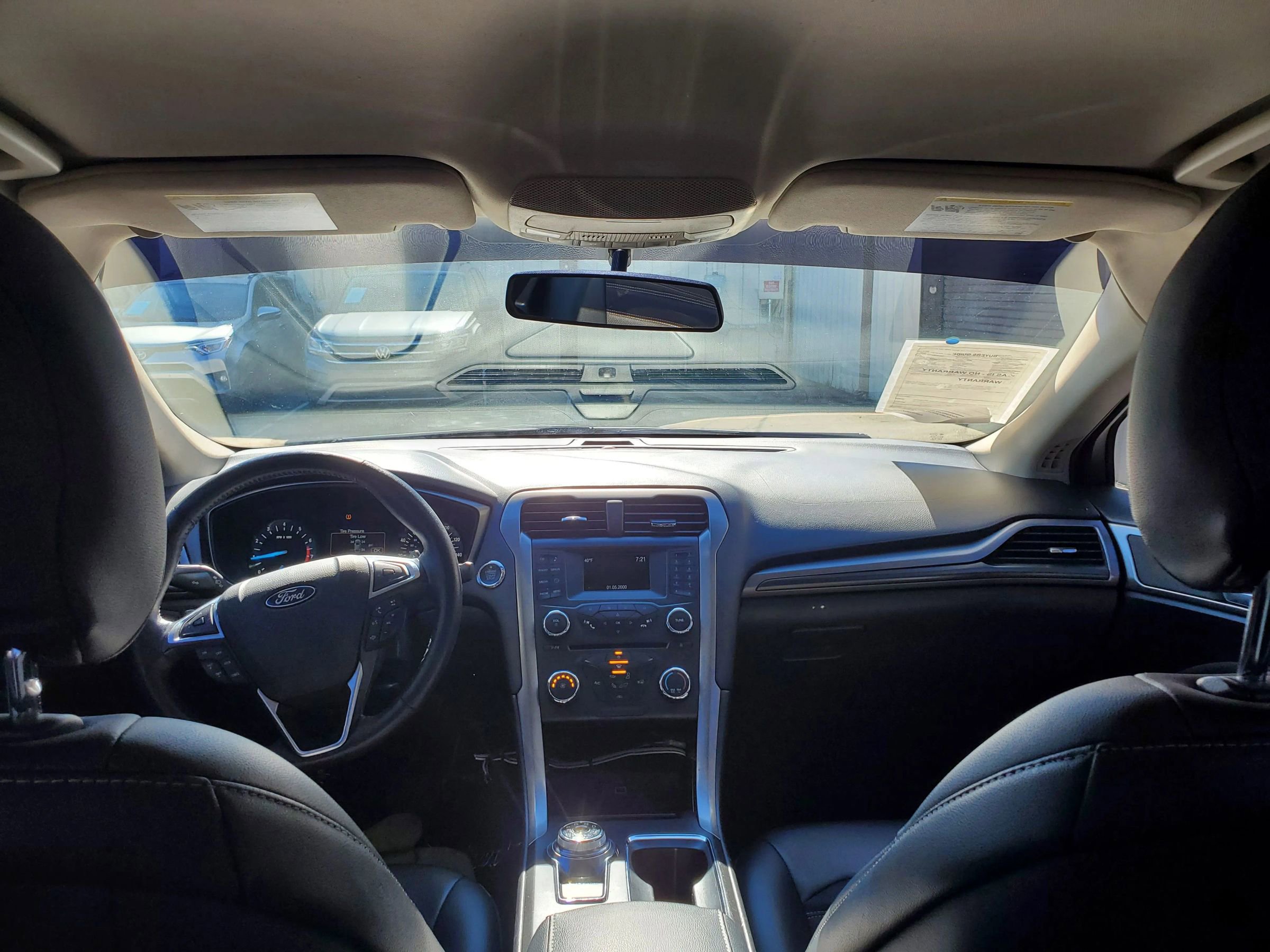 Used 2017 Ford Fusion SE w/ Equipment Group 201A image 3