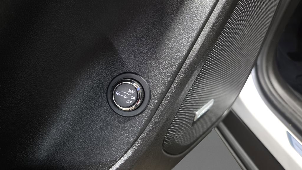 Used 2024 Chevrolet Blazer Premier w/ Driver Confidence II Package image 9