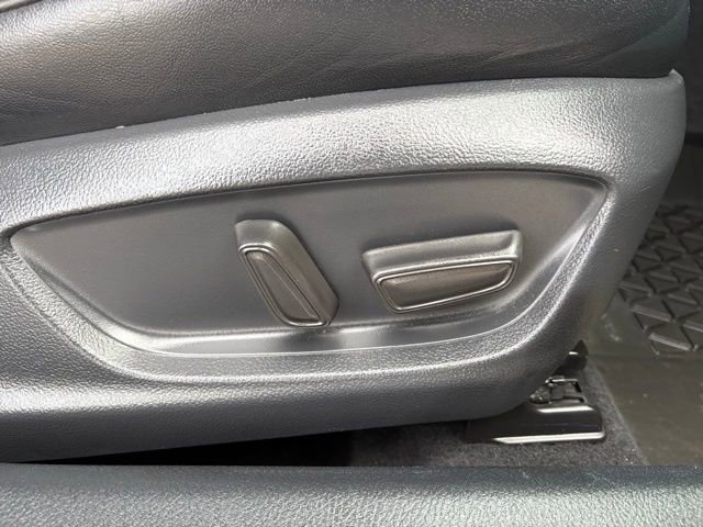 Used 2019 Toyota Avalon XSE image 28