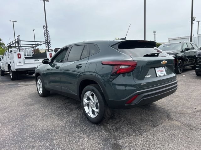 New 2026 Chevrolet Trax LS w/ LS Convenience Package FWD image 5