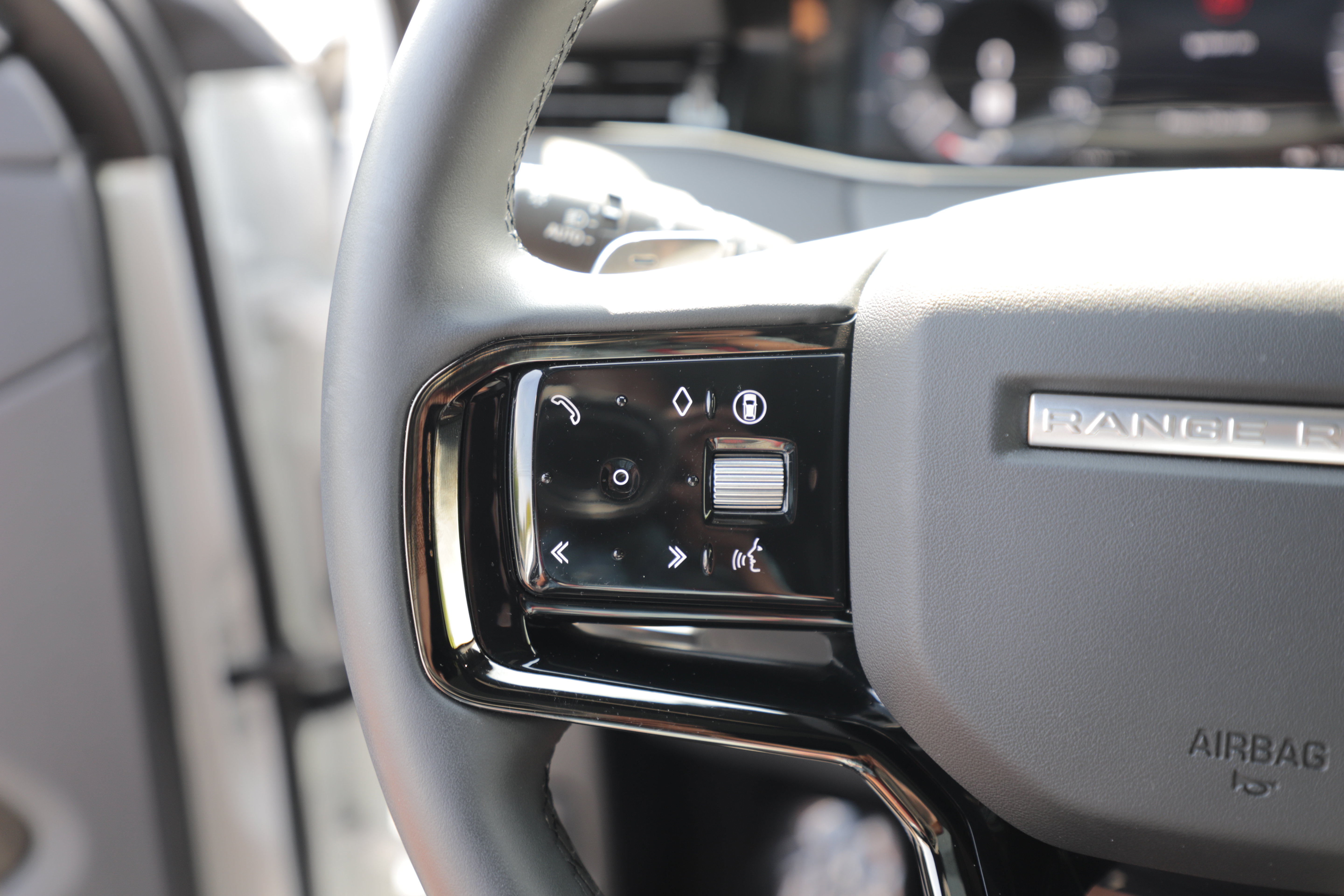 Used 2024 Land Rover Range Rover Evoque S AWD/4WD image 23