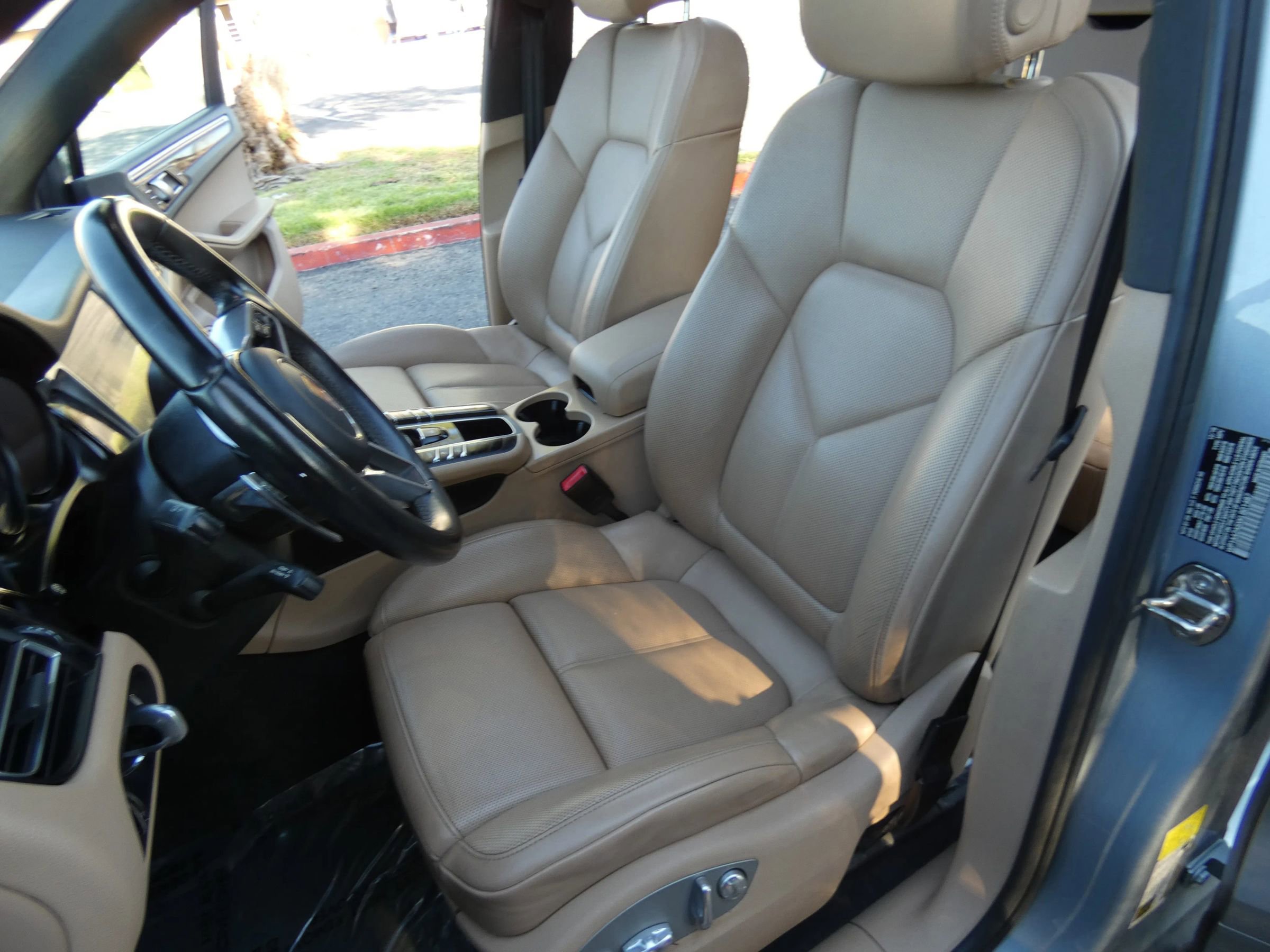 Used 2019 Porsche Macan image 52