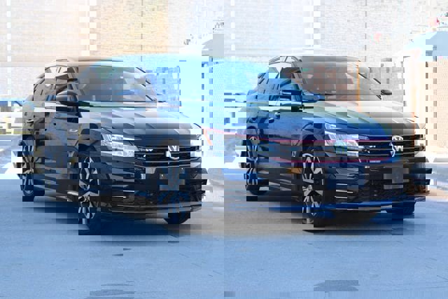 Used 2018 Volkswagen Passat 3.6 image 2