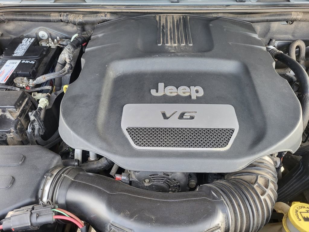 Used 2014 Jeep Wrangler Unlimited Rubicon w/ Connectivity Group image 30