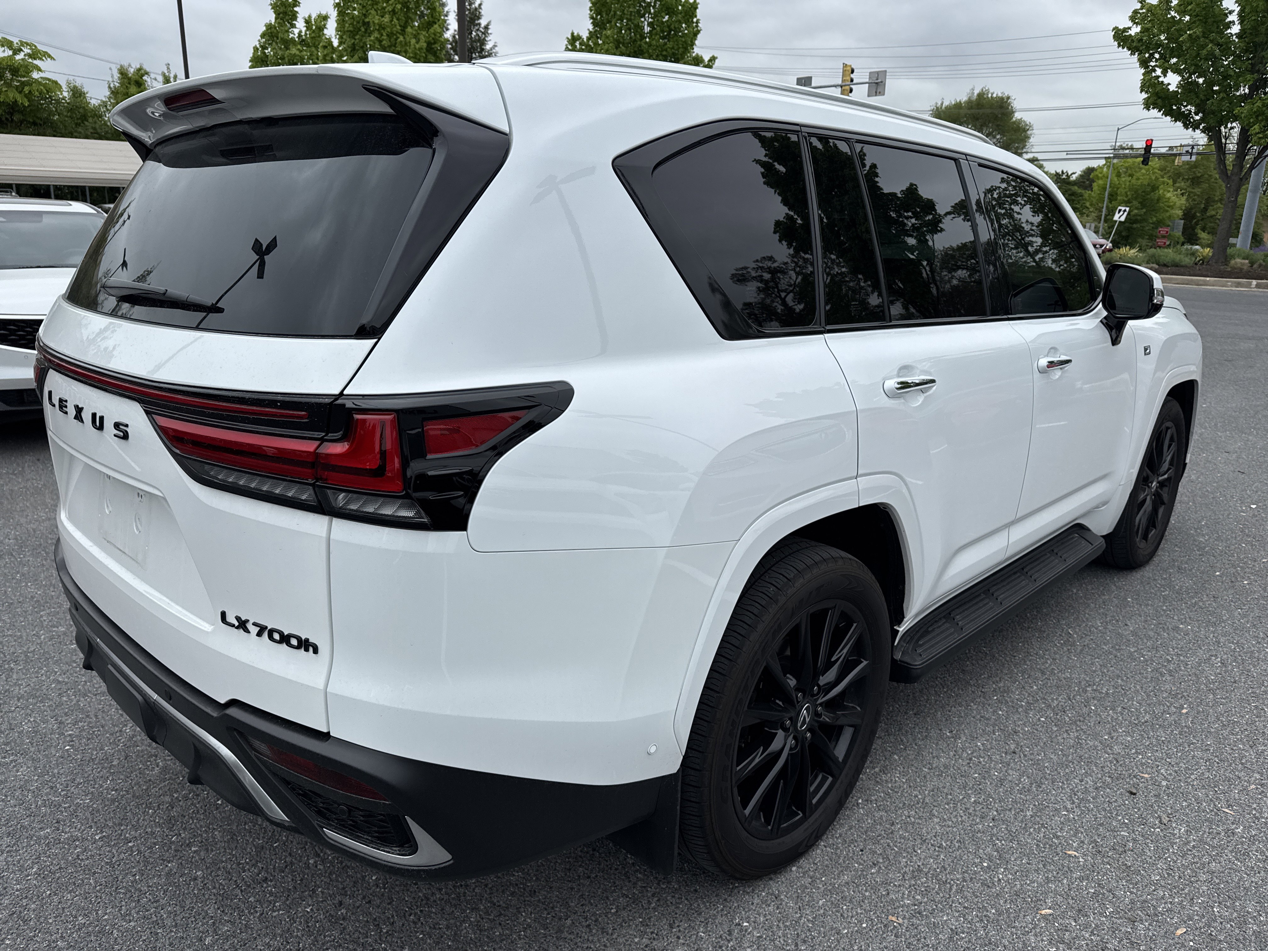 Used 2025 Lexus LX 700h F Sport w/ Accessory Package (Z1) AWD/4WD image 3
