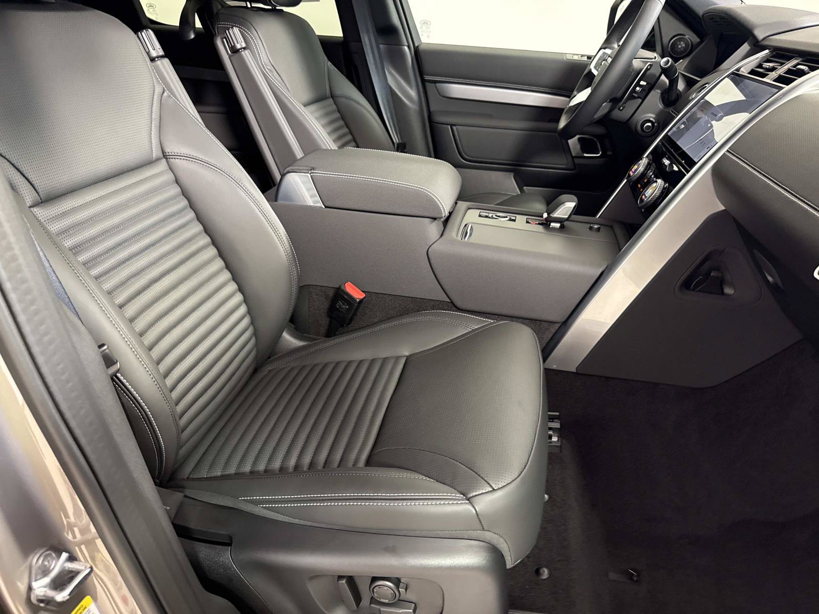 New 2026 Land Rover Discovery Dynamic SE AWD/4WD image 10