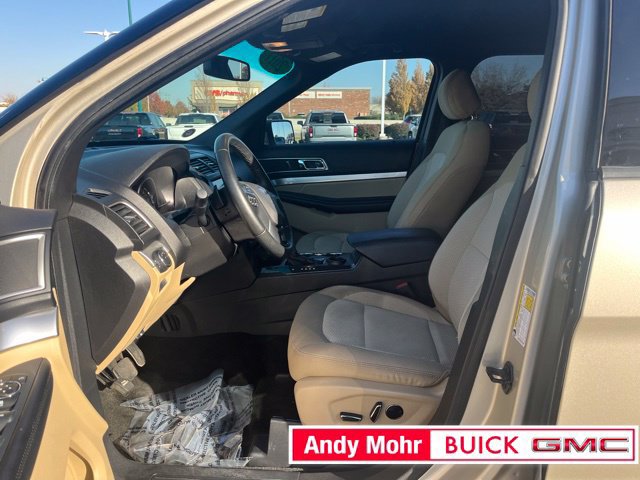 Used 2017 Ford Explorer XLT w/ Equipment Group 201A FWD image 18