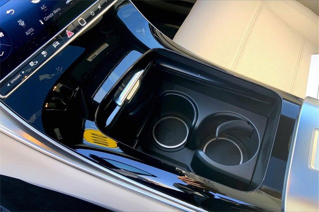 Used 2025 Mercedes-Benz GLC 350e 4MATIC image 13