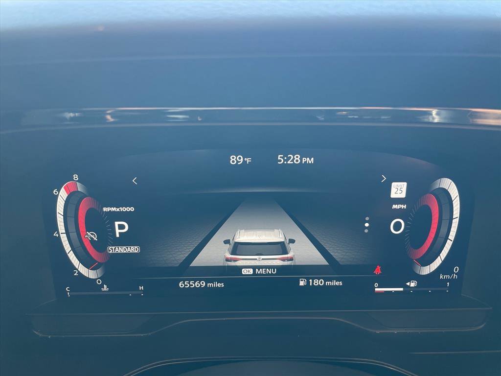 Used 2023 Nissan Pathfinder Platinum image 11