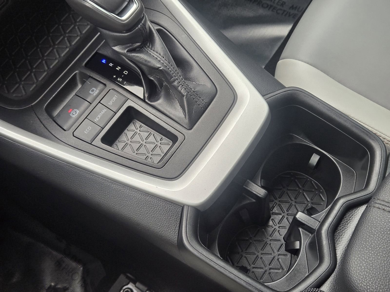 Used 2023 Toyota RAV4 XLE Premium image 21