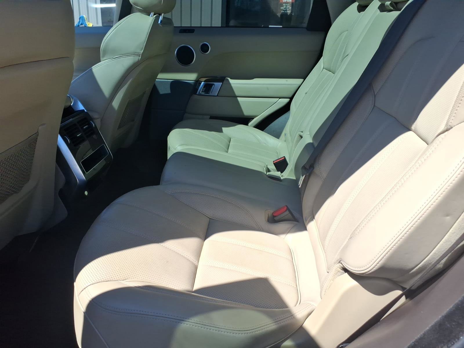 Used 2015 Land Rover Range Rover Sport HSE image 11