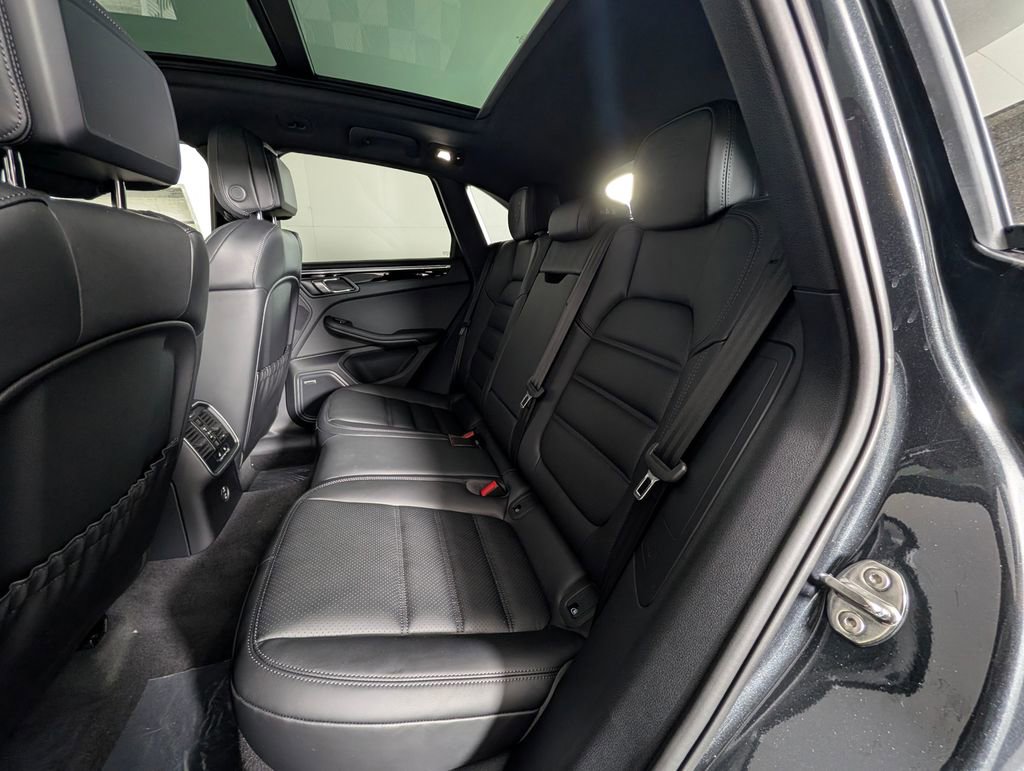 New 2026 Porsche Macan image 25