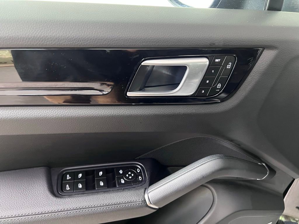Certified 2023 Porsche Cayenne S AWD/4WD image 28