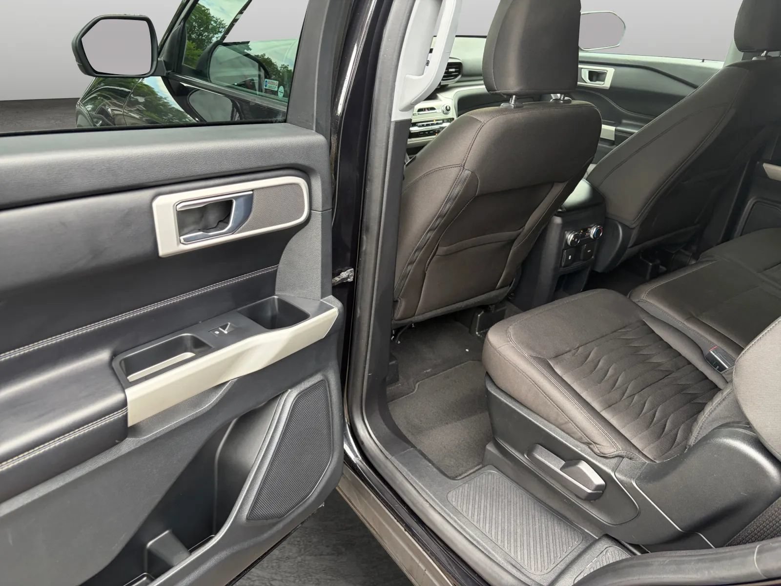Used 2021 Ford Explorer XLT AWD/4WD image 14