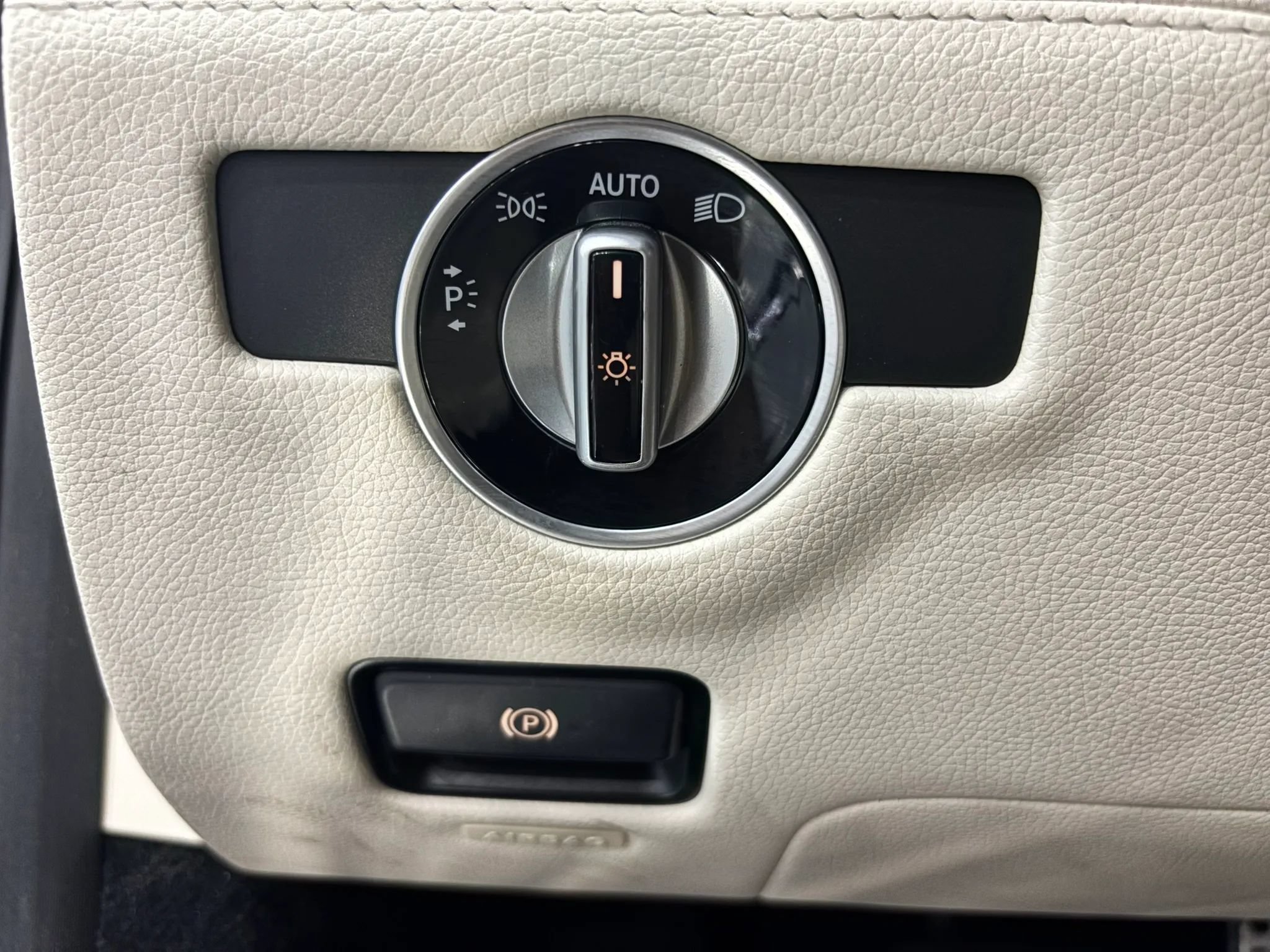 Used 2016 Mercedes-Benz SL 400 image 32