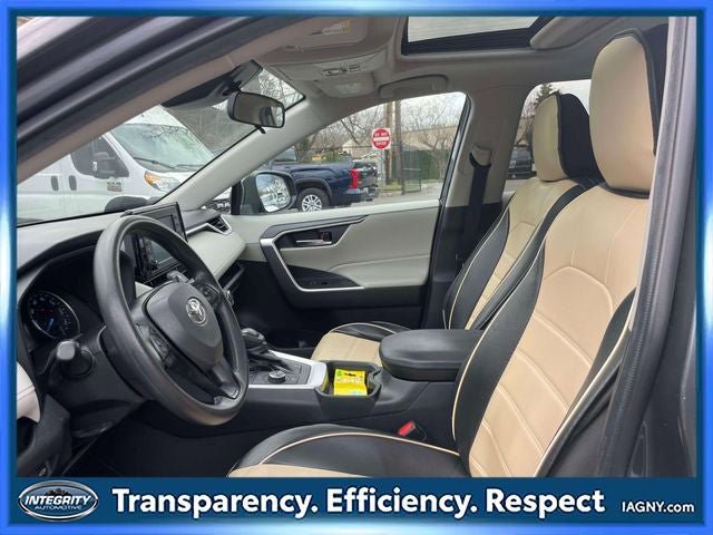 Used 2021 Toyota RAV4 XLE w/ Convenience Package image 15