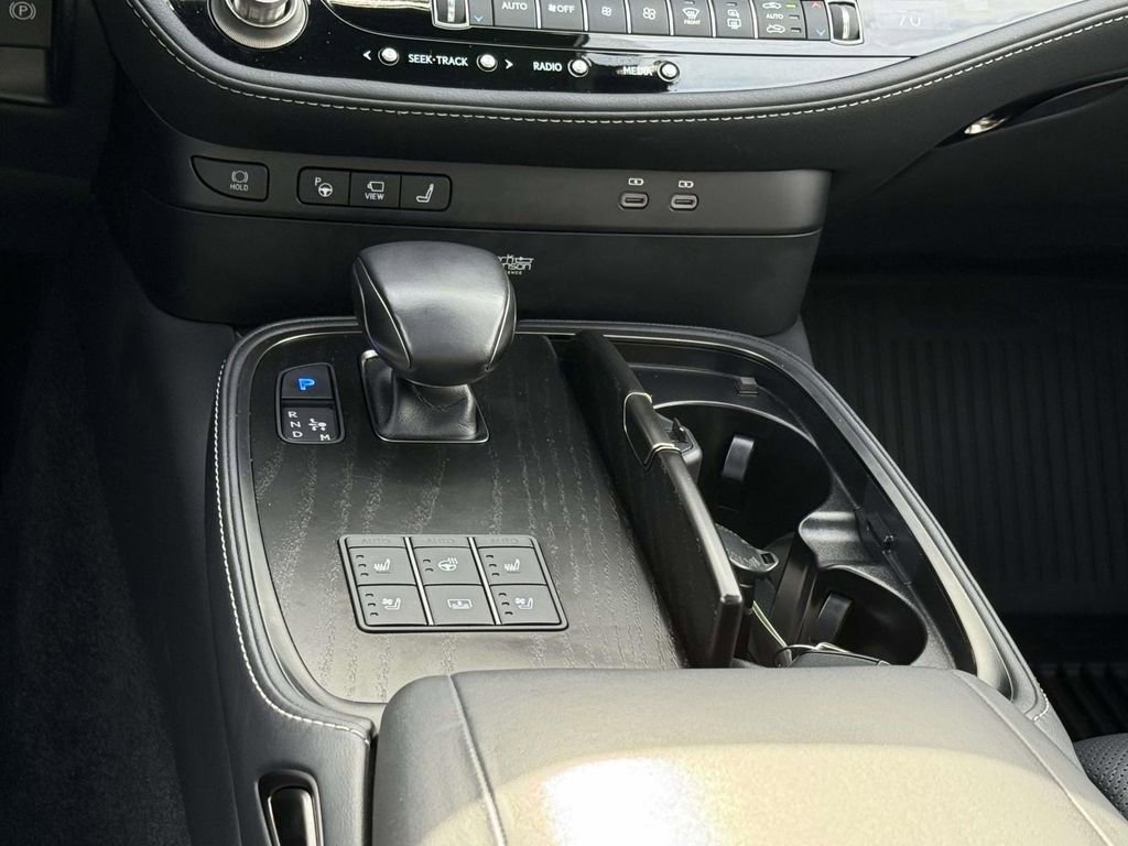 Used 2023 Lexus LS 500h AWD w/ Luxury Package image 21