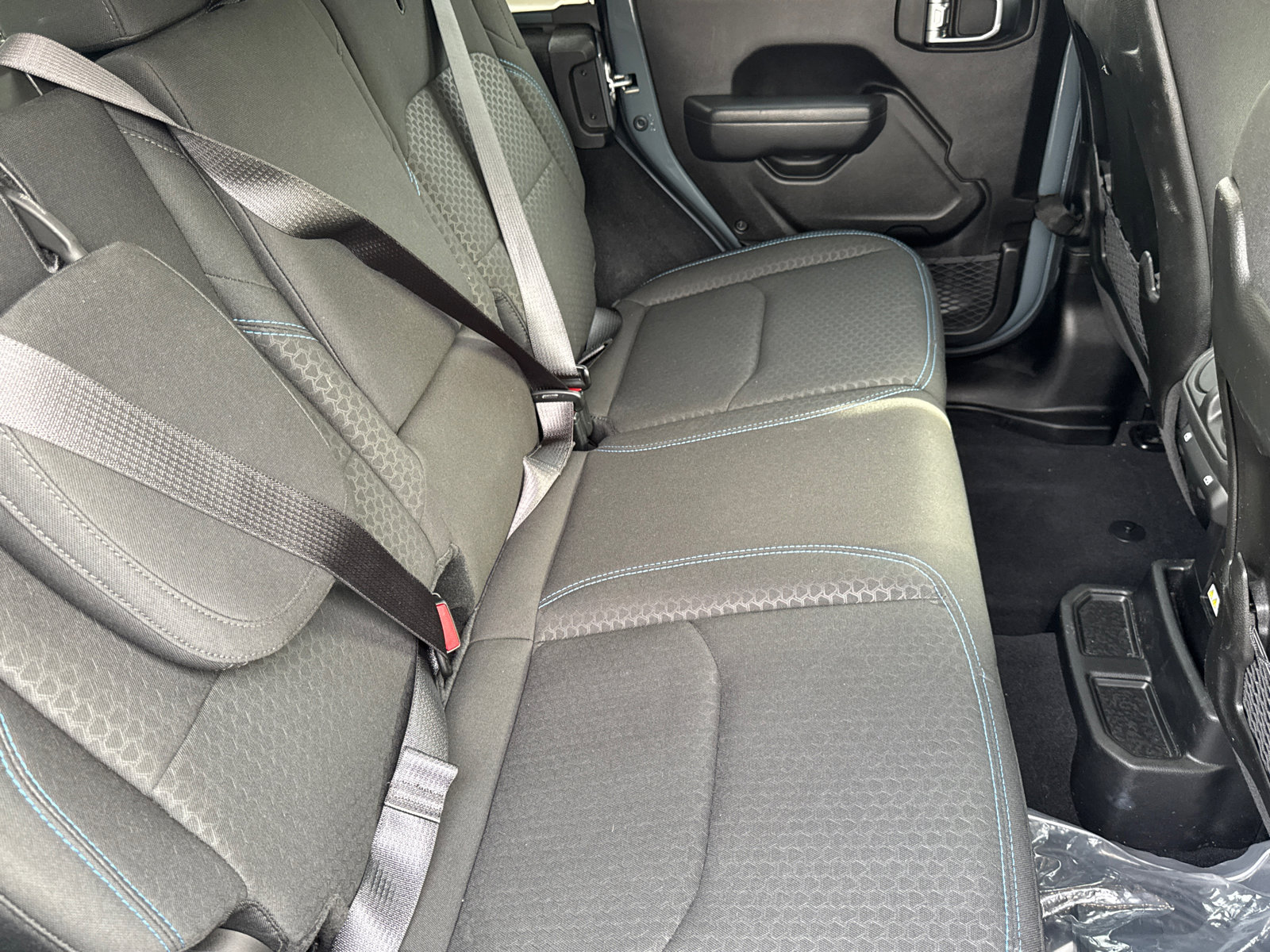 Used 2025 Jeep Wrangler Unlimited Rubicon 4xe image 16