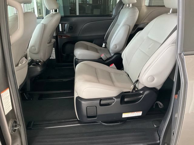 Used 2020 Toyota Sienna Limited Premium FWD image 17