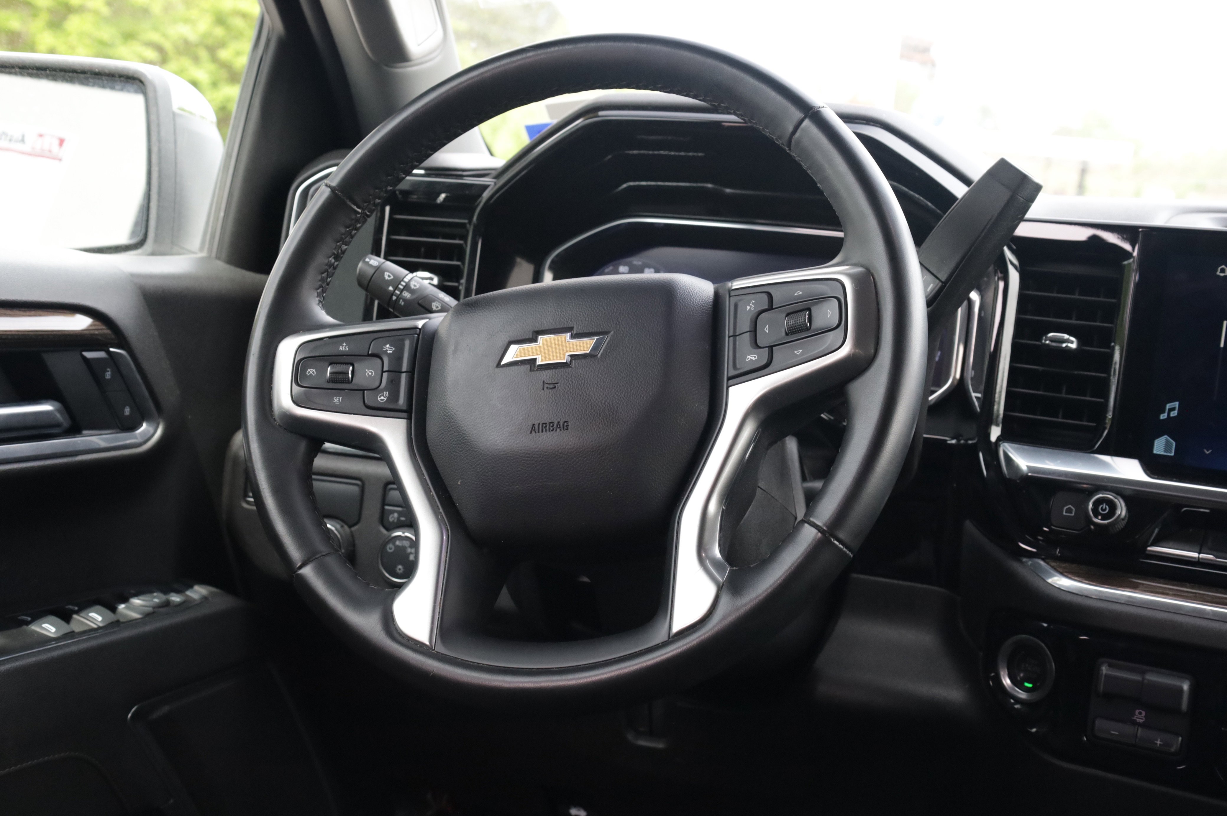 Used 2025 Chevrolet Silverado 1500 LT image 8