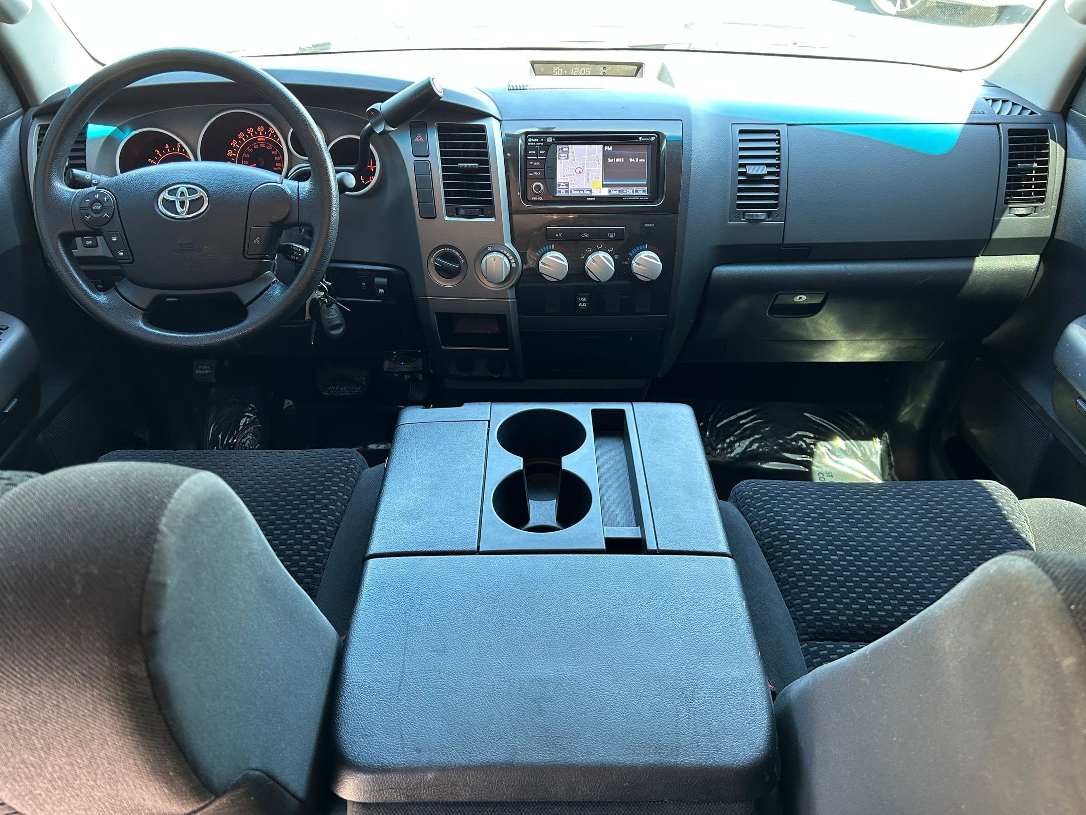 Used 2013 Toyota Tundra 4x4 CrewMax w/ Tow Pkg image 24