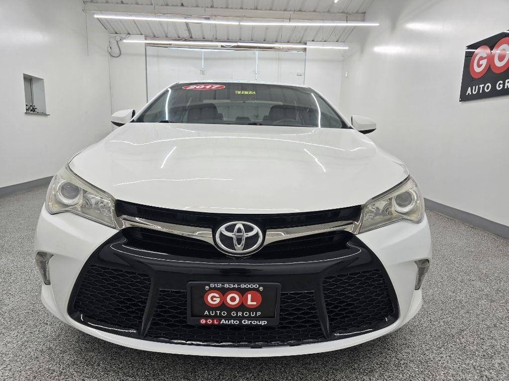 Used 2017 Toyota Camry SE w/ Moonroof Package FWD image 2