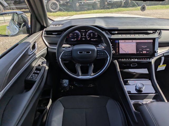 New 2026 Jeep Grand Cherokee Altitude RWD image 17