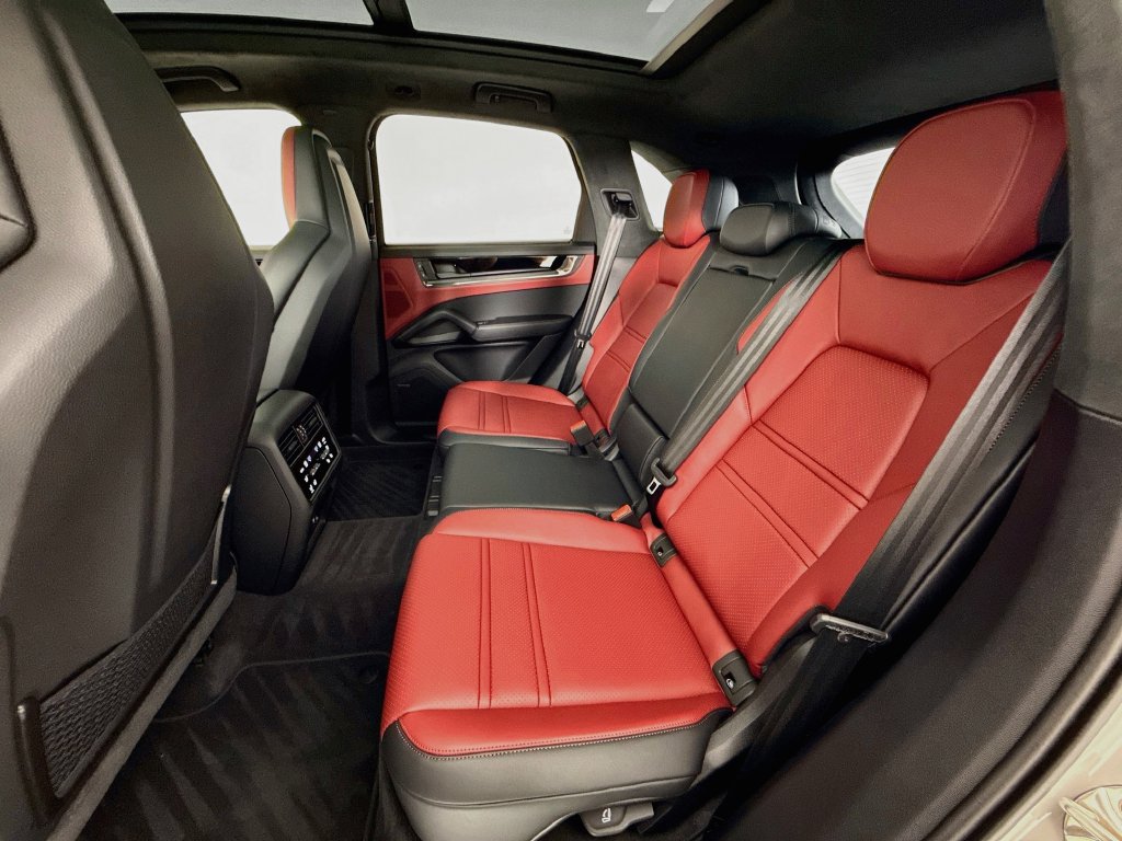 New 2026 Porsche Cayenne GTS AWD/4WD image 24