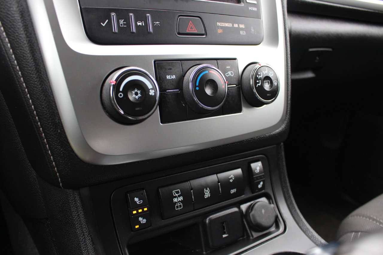 Used 2015 GMC Acadia SLE image 25