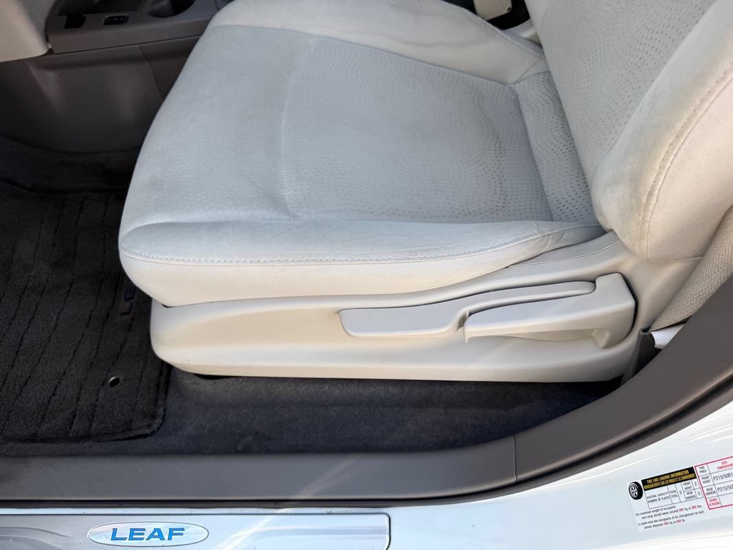 Used 2015 Nissan Leaf SV w/ LED & Quick Charge Package FWD image 23