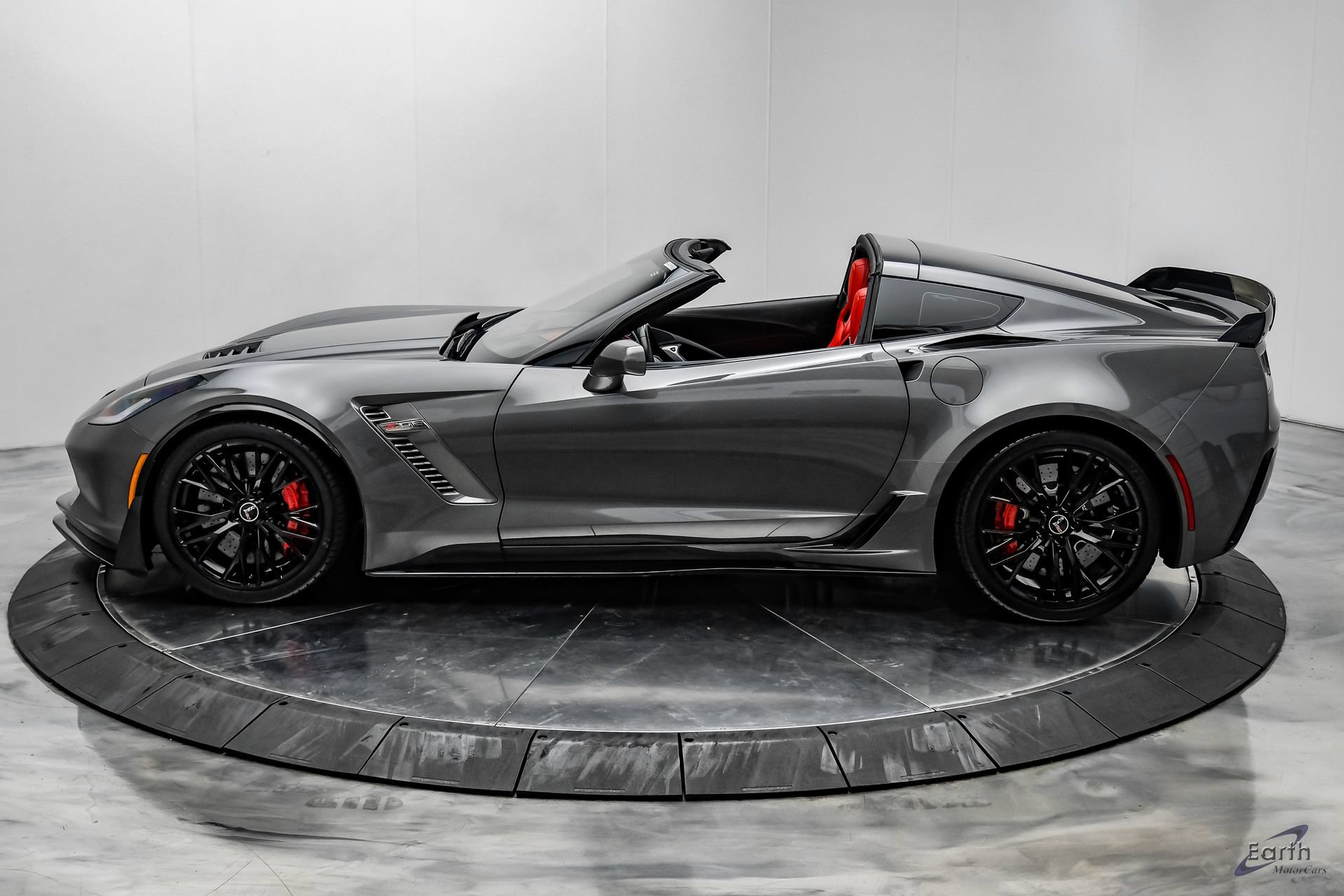Used 2015 Chevrolet Corvette Z06 w/ 3LZ Preferred Equipment Group RWD image 8