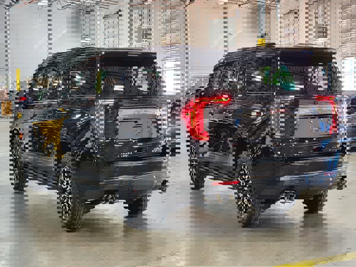 Used 2023 GMC Yukon XL AT4 w/ AT4 Premium Package image 11