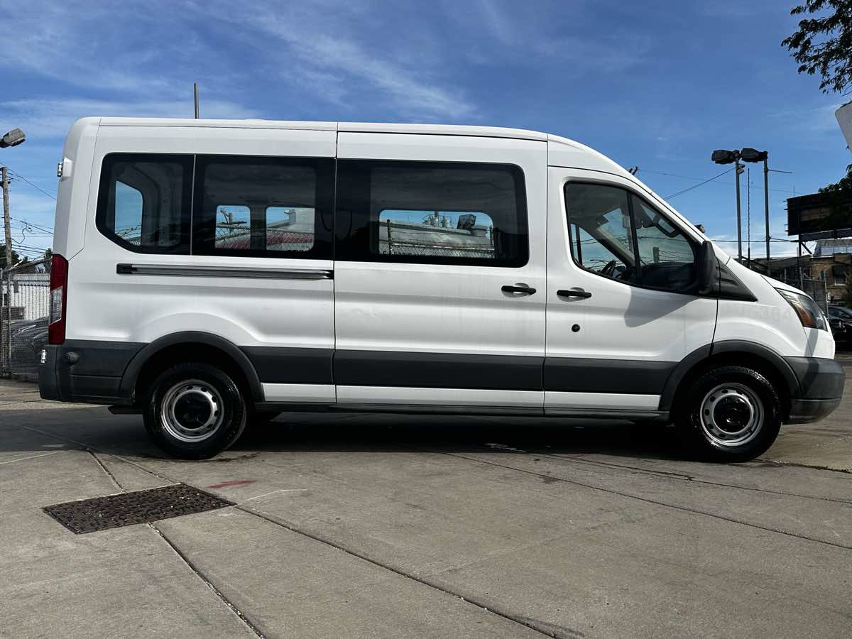 Used 2017 Ford Transit 350 XL image 3
