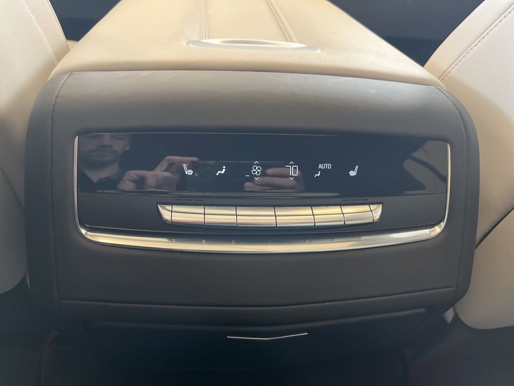 Certified 2025 Cadillac Escalade ESV Premium Luxury Platinum AWD/4WD image 18