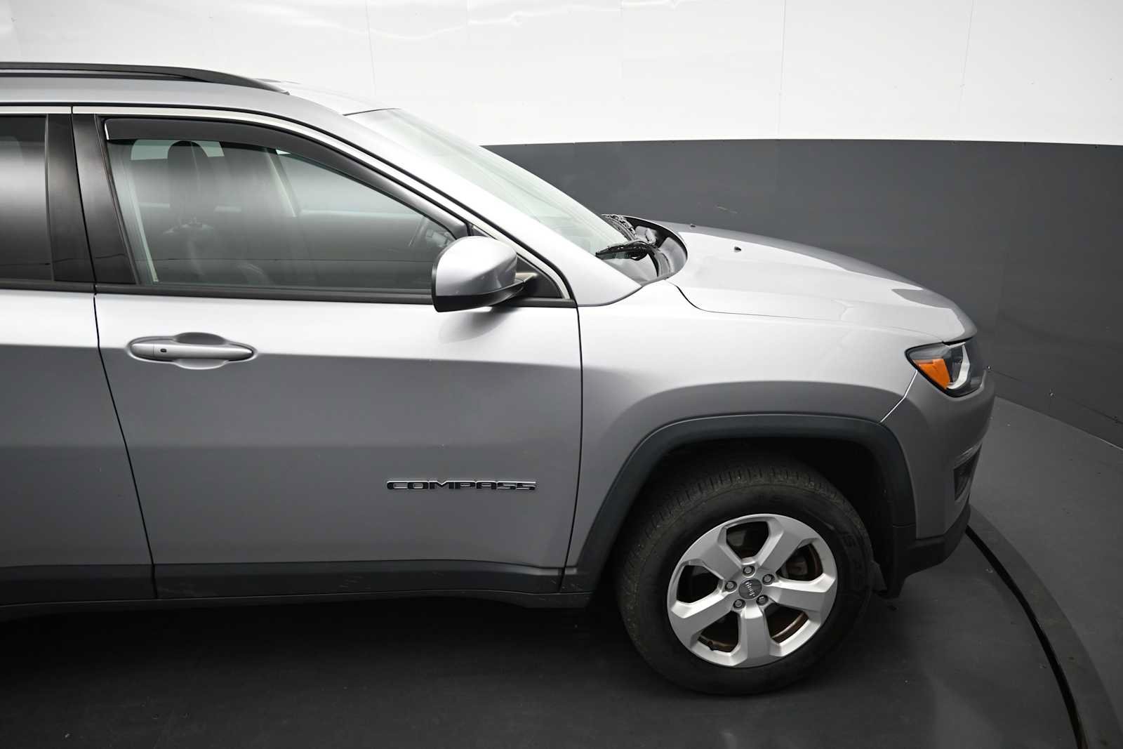 Used 2018 Jeep Compass Latitude w/ Popular Equipment Group AWD/4WD image 11