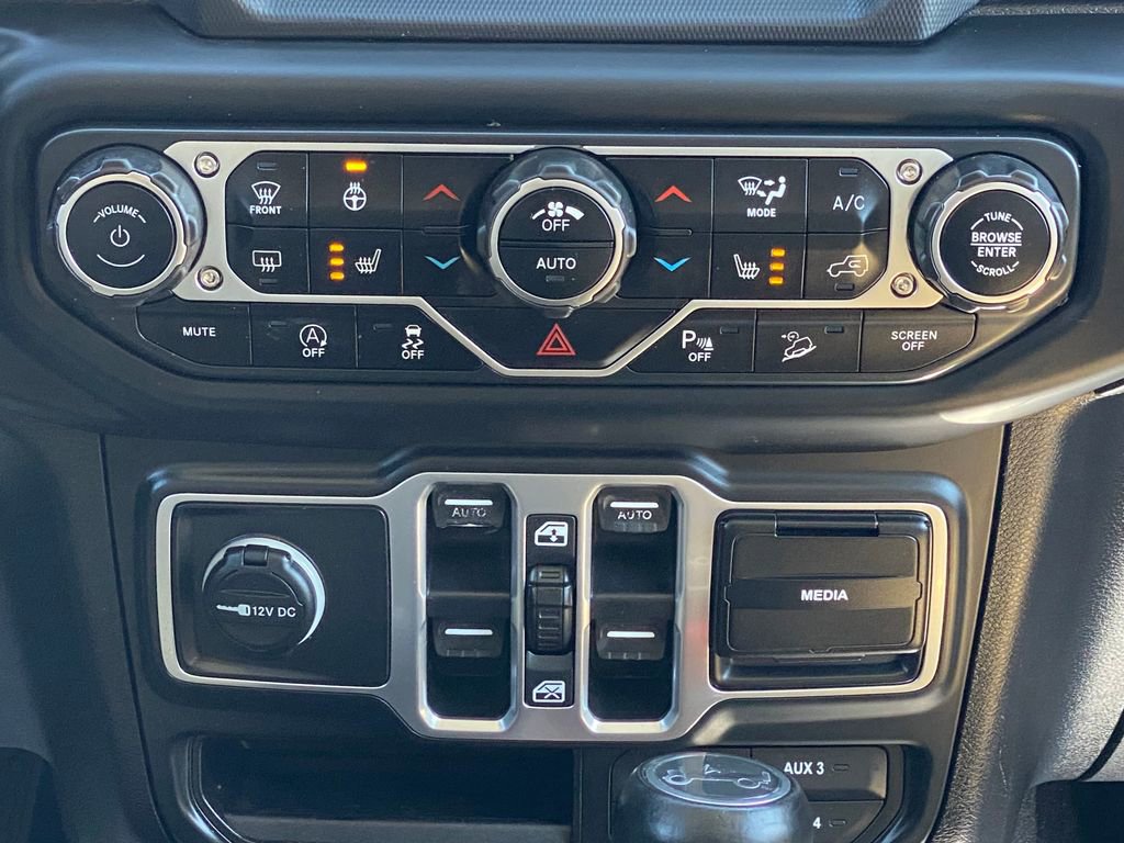Used 2018 Jeep Wrangler Unlimited Sahara AWD/4WD image 24