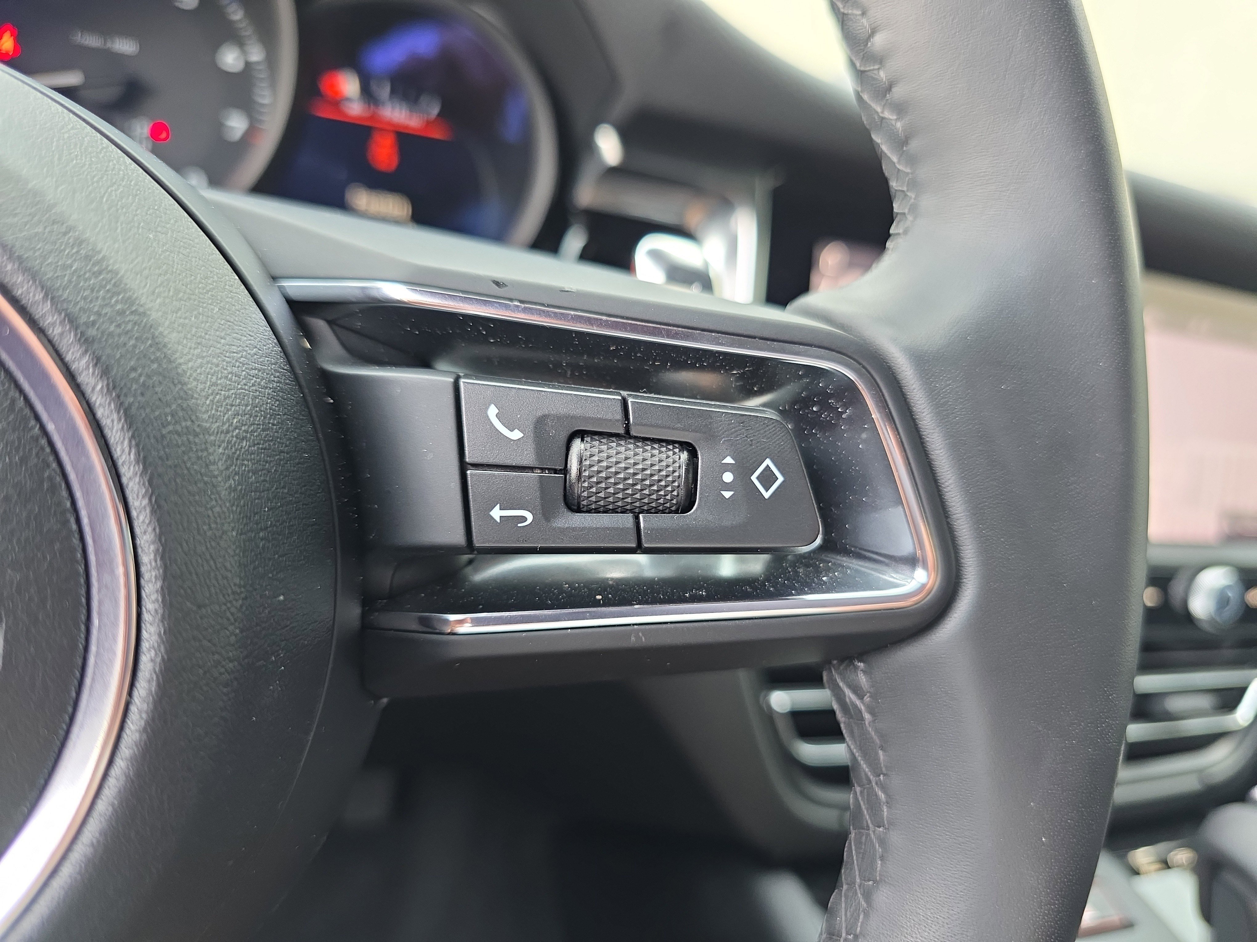 Used 2026 Porsche Macan AWD/4WD image 22