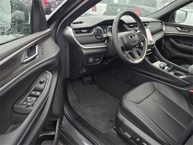 New 2025 Jeep Grand Cherokee L Limited image 4