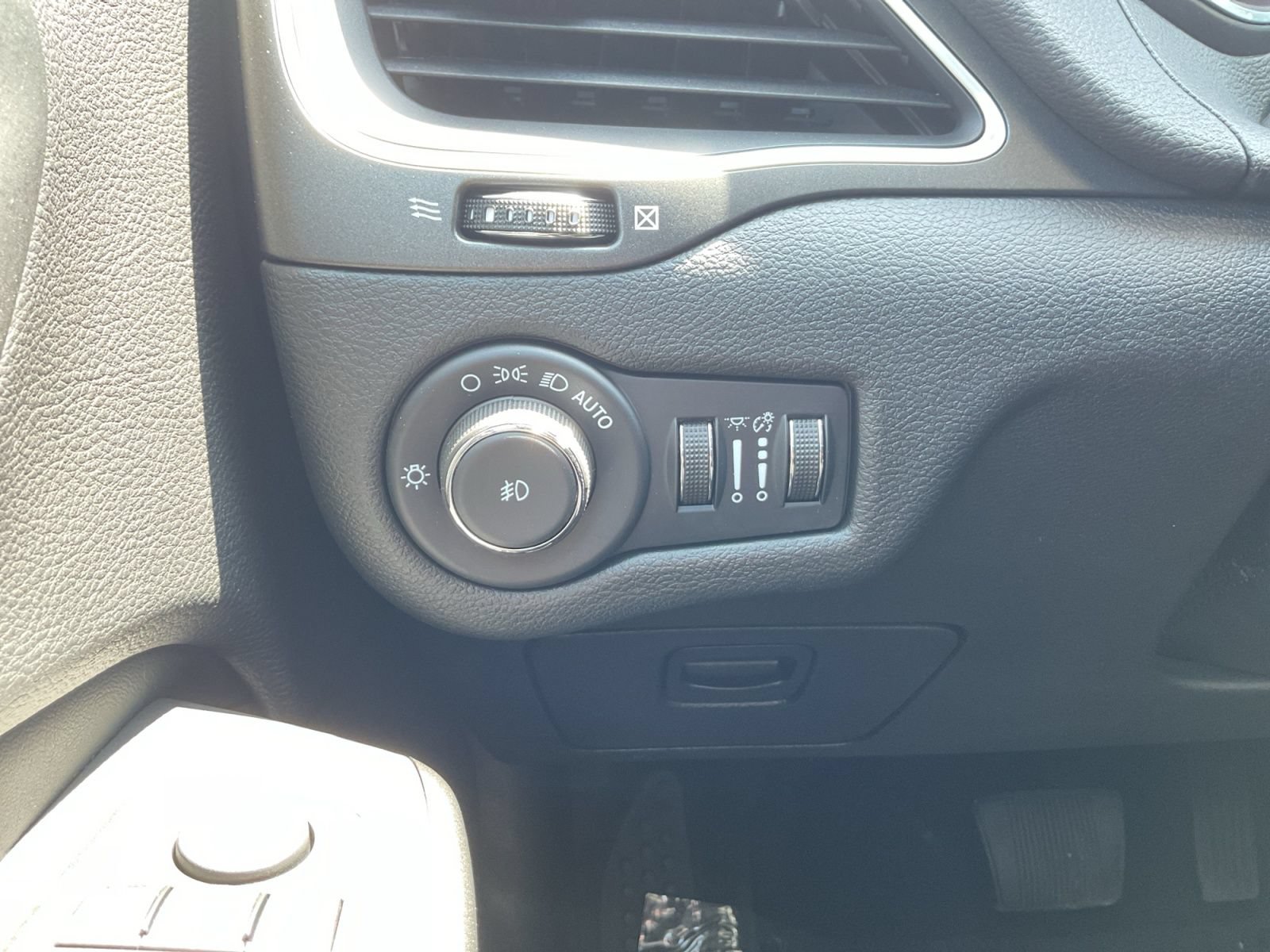 Used 2022 Jeep Cherokee Trailhawk w/ Sound & Nav Group AWD/4WD image 24