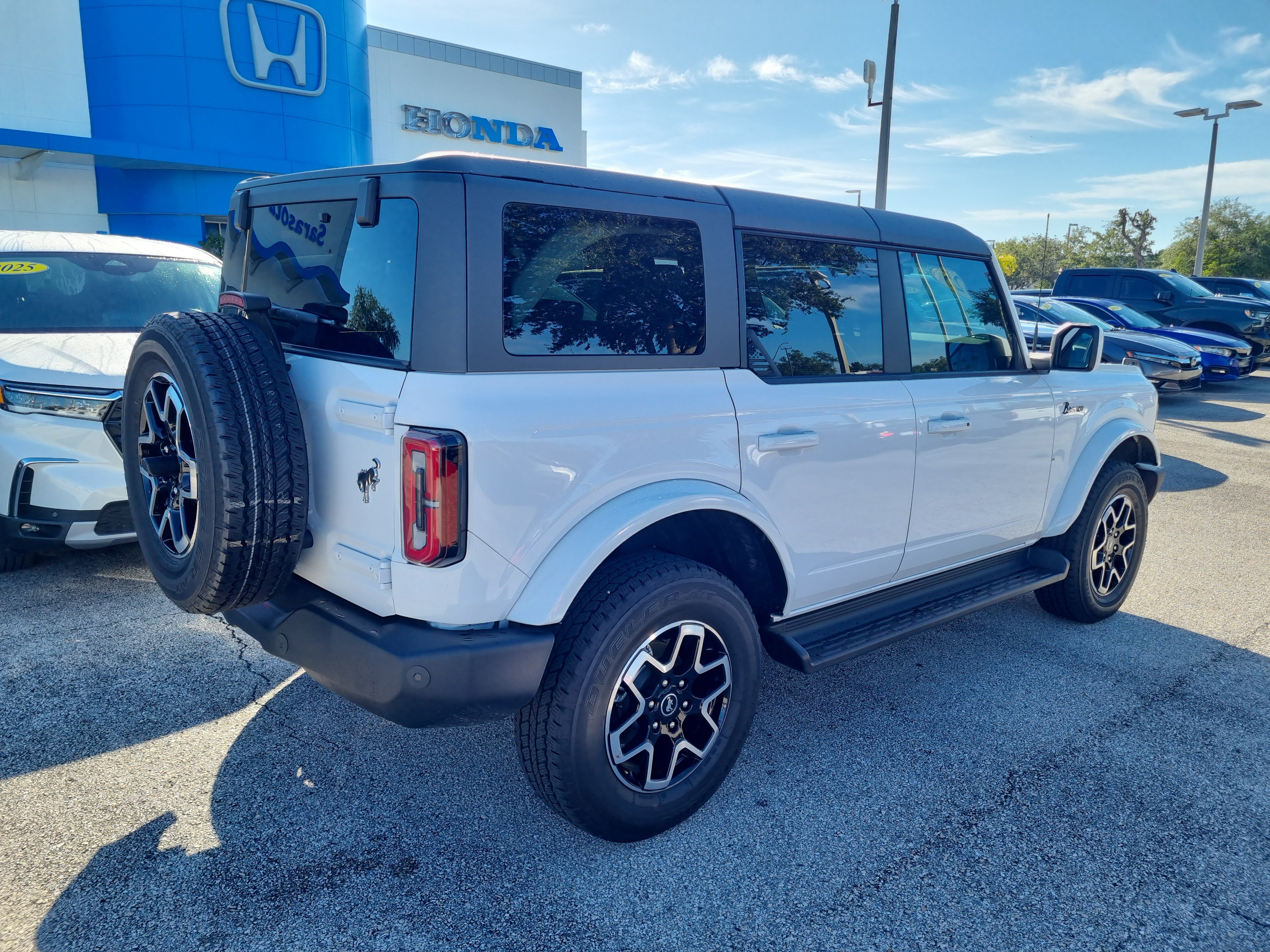 Used 2025 Ford Bronco Outer Banks AWD/4WD image 7
