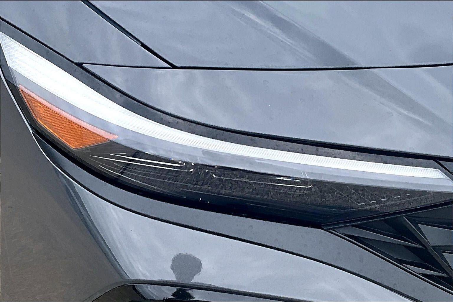 Used 2025 Hyundai Elantra SEL FWD image 32