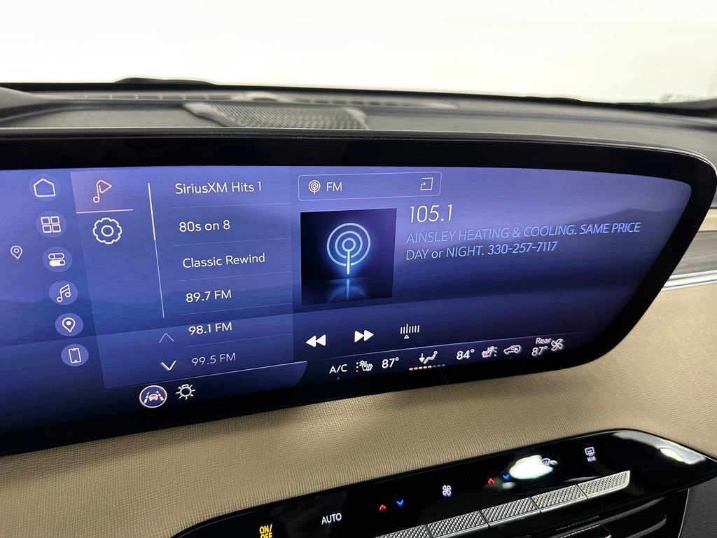 Used 2025 Buick Enclave Preferred w/ Power Package image 17