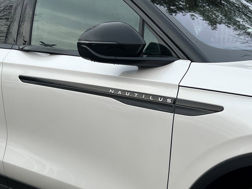 Used 2025 Lincoln Nautilus Premier w/ Equipment Group 102A image 6