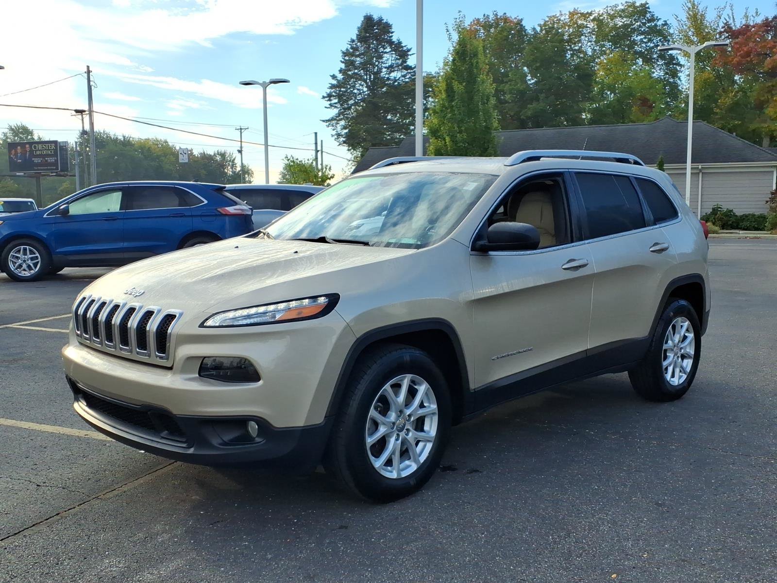 Used 2015 Jeep Cherokee Latitude AWD/4WD image 3