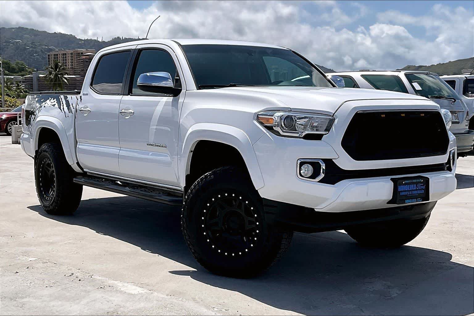 Used 2017 Toyota Tacoma Limited w/ Tow Package AWD/4WD image 21