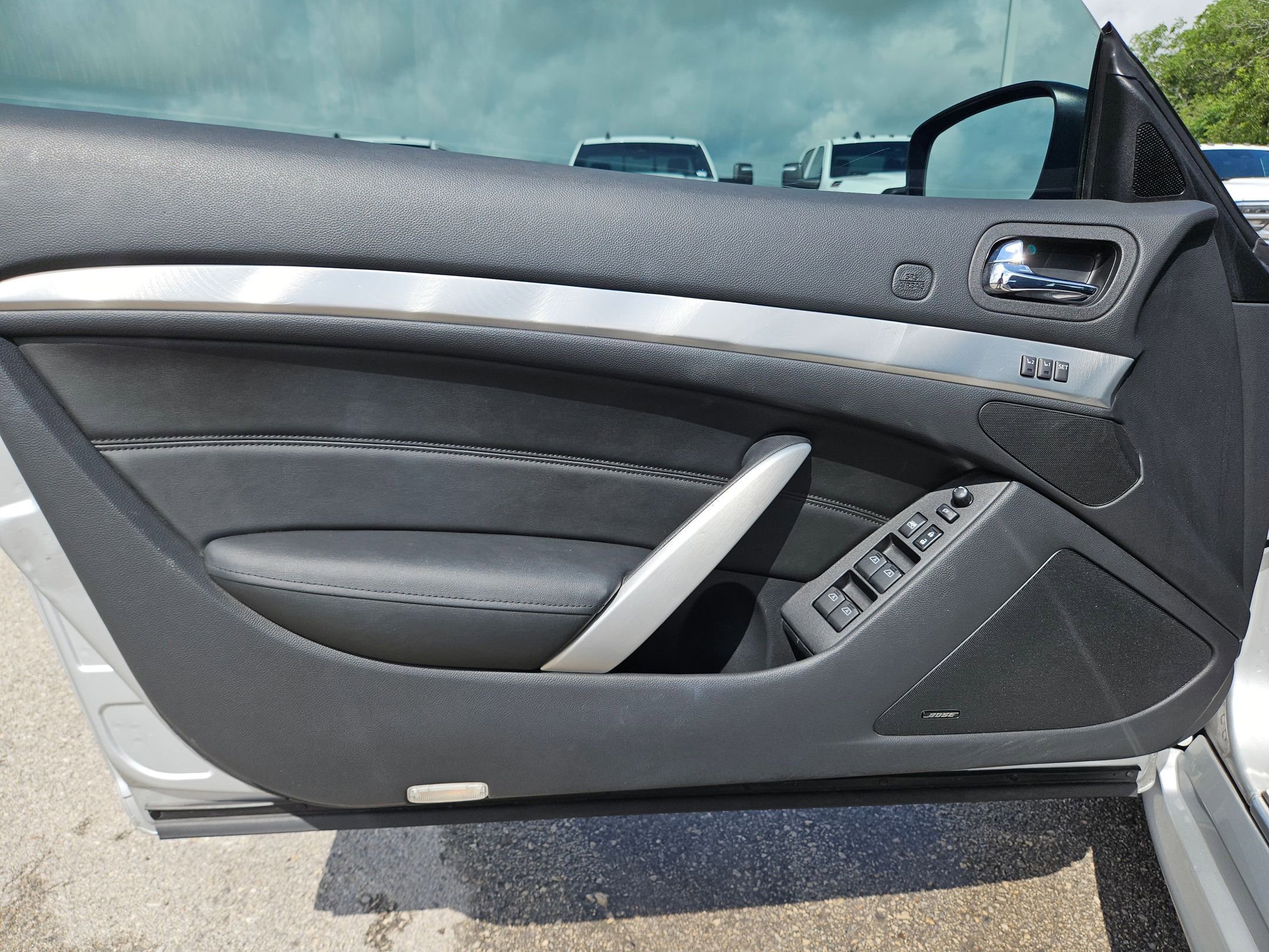 Used 2014 INFINITI Q60 Convertible w/ Premium Package RWD image 11