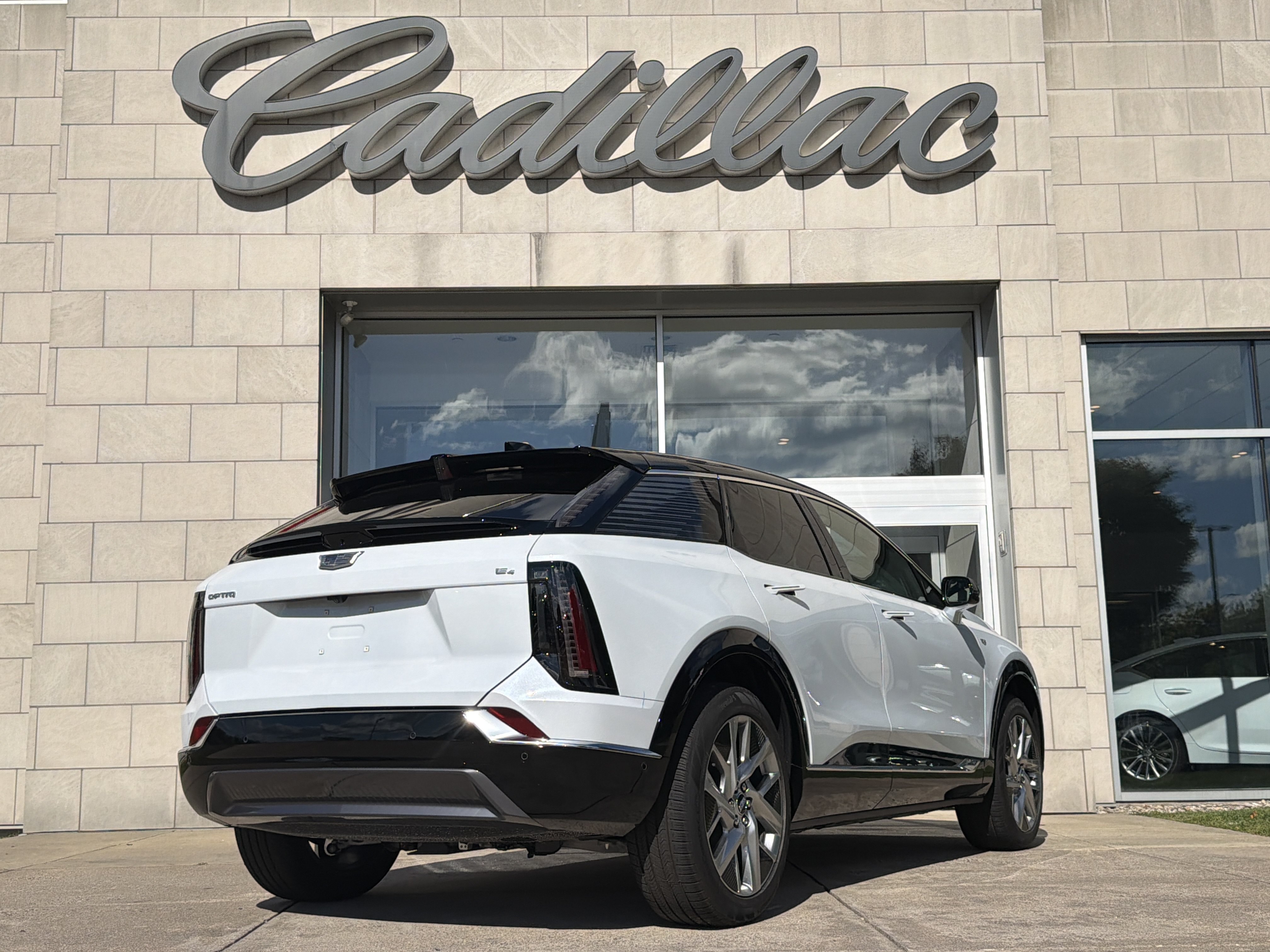 New 2027 Cadillac Optiq Premium Luxury w/ LPO, Floor Liner Package AWD/4WD image 4
