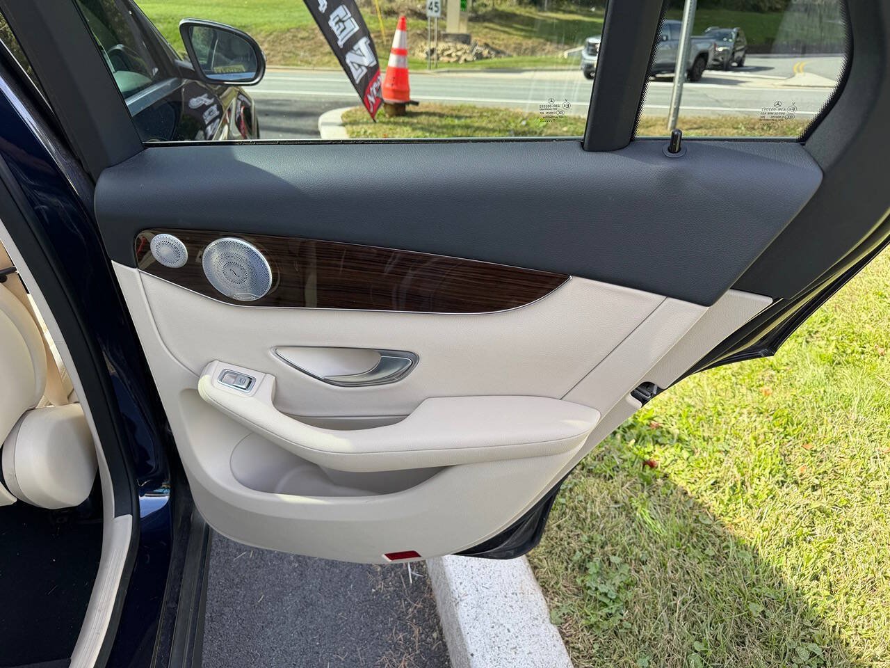 Used 2018 Mercedes-Benz GLC 300 4MATIC image 15