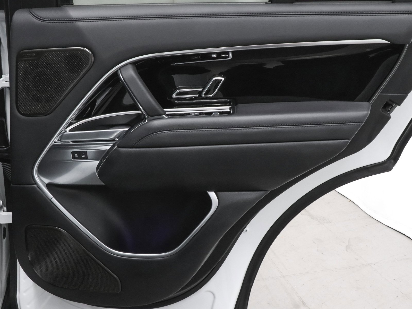 Used 2024 Land Rover Range Rover Autobiography image 19