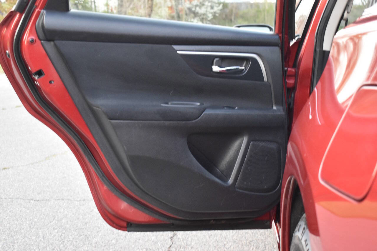 Used 2014 Nissan Altima 2.5 S w/ Sport Value Package image 11